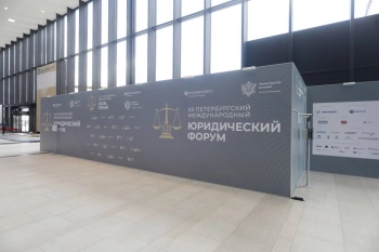 На полях ПМЮФ Степашин посоветовал пользоваться кнопочным телефоном для защиты от дипфейков