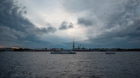 МЧС: завтра в Петербурге ожидаются гроза и сильный ветер