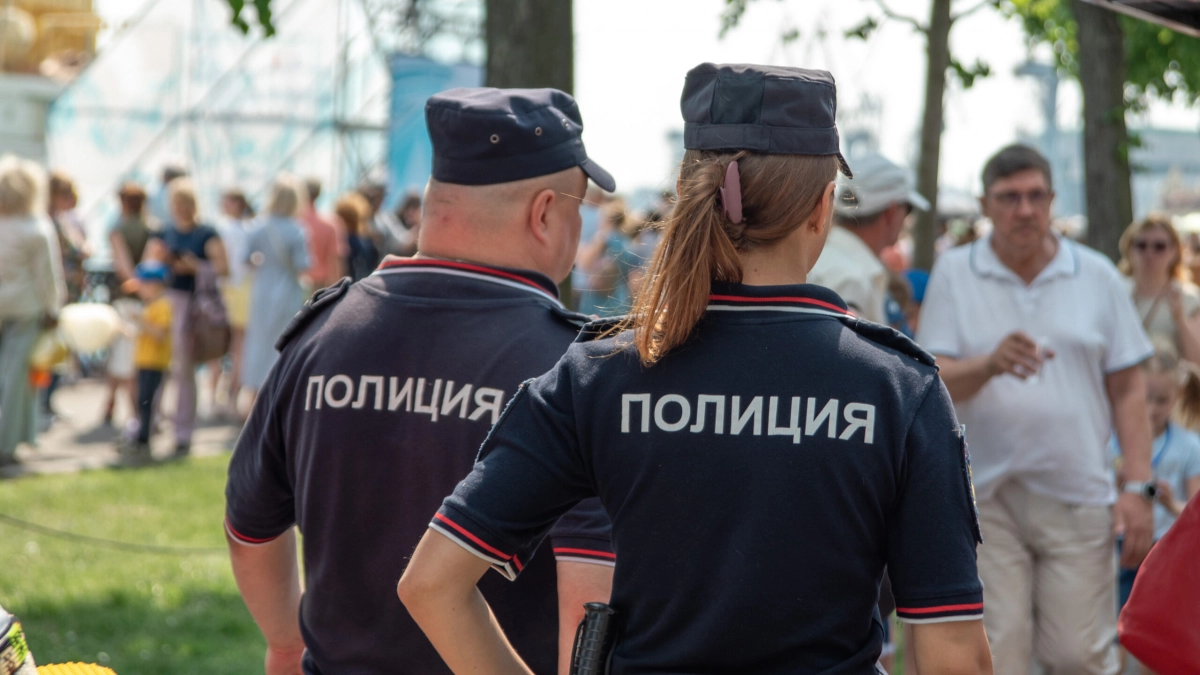 Петербуржец сбросил своего собеседника в лестничный пролет на Планерной улице - tvspb.ru