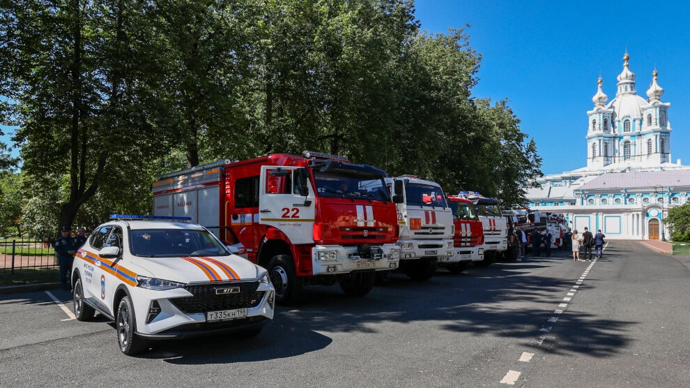 До конца года Петербург закупит более 20 единиц пожарной техники и 13 спасательных судов - tvspb.ru