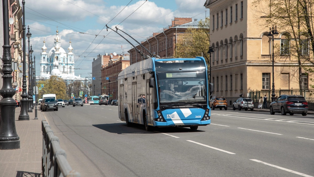 Полиция задержала пассажира, подозреваемого в организации драки в троллейбусе - tvspb.ru