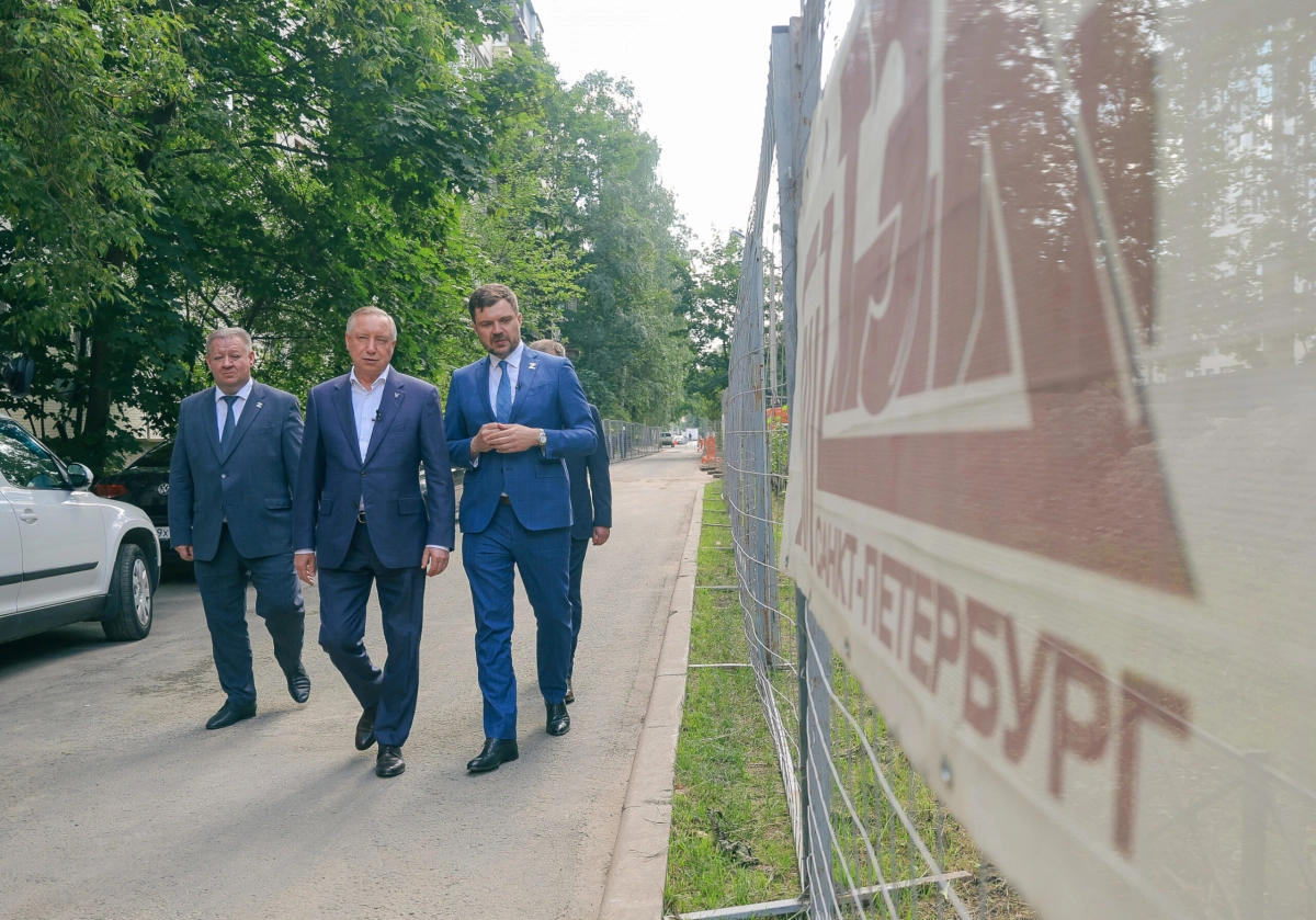 Губернатор Санкт-Петербурга Александр Беглов: Плановая реконструкция теплосетей в школах и детсадах завершится к 15 августа, места проведения работ благоустроят - tvspb.ru