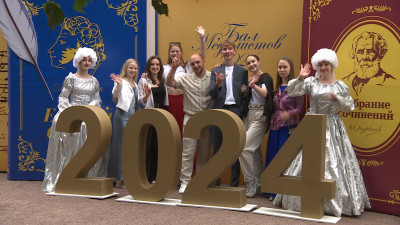 В Петергофе отгремел фейерверками «Бал медалистов»