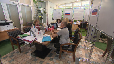 Территориальные избиркомы Петербурга продолжают приём документов от кандидатов в депутаты муниципальных образований