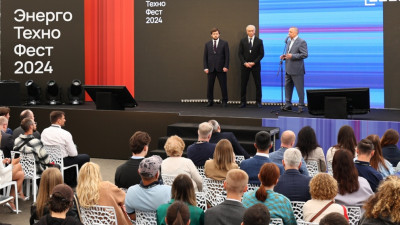 Губернатор Санкт-Петербурга Александр Беглов открыл в Кронштадте фестиваль технологического предпринимательства «ЭнергоТехноФест»