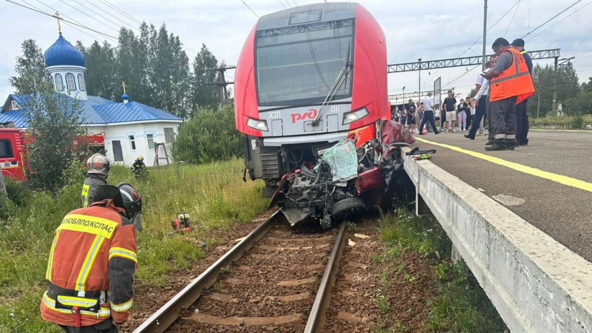 Четыре человека погибли в ДТП с «Ласточкой» и легковушкой в Ленобласти - tvspb.ru