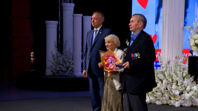 Петербуржцев, отметивших золотую и бриллиантовую свадьбы, наградили в парке «Россия – Моя история»