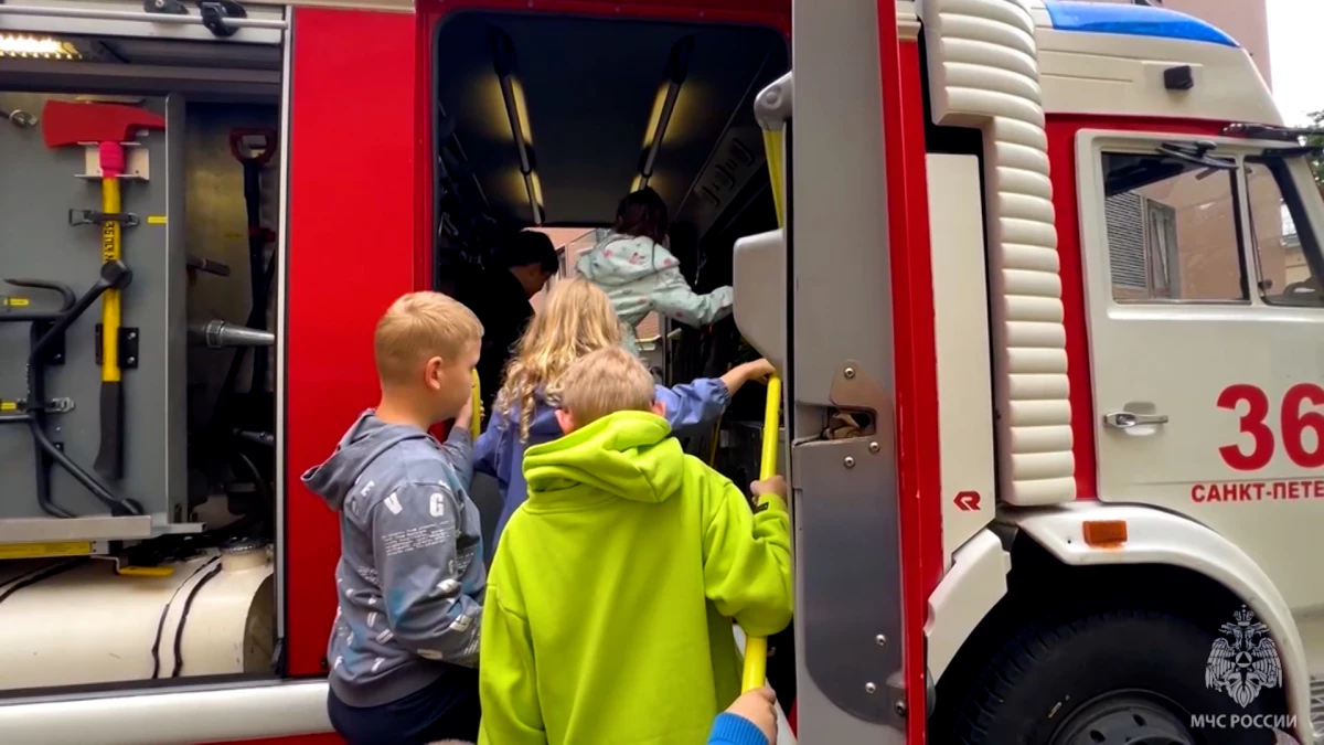 В парке 300-летия пройдет ежегодный фестиваль «Мой папа – пожарный, мой папа – герой» - tvspb.ru