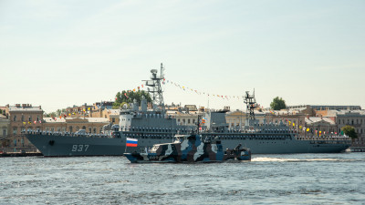 Ограничения для транспорта введут в Петербурге из-за Главного военно-морского парада