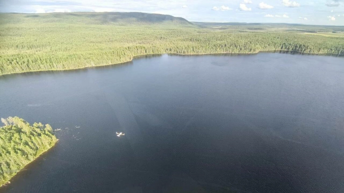 В Карелии гидроплан совершил жёсткую посадку на озере Валлас - tvspb.ru