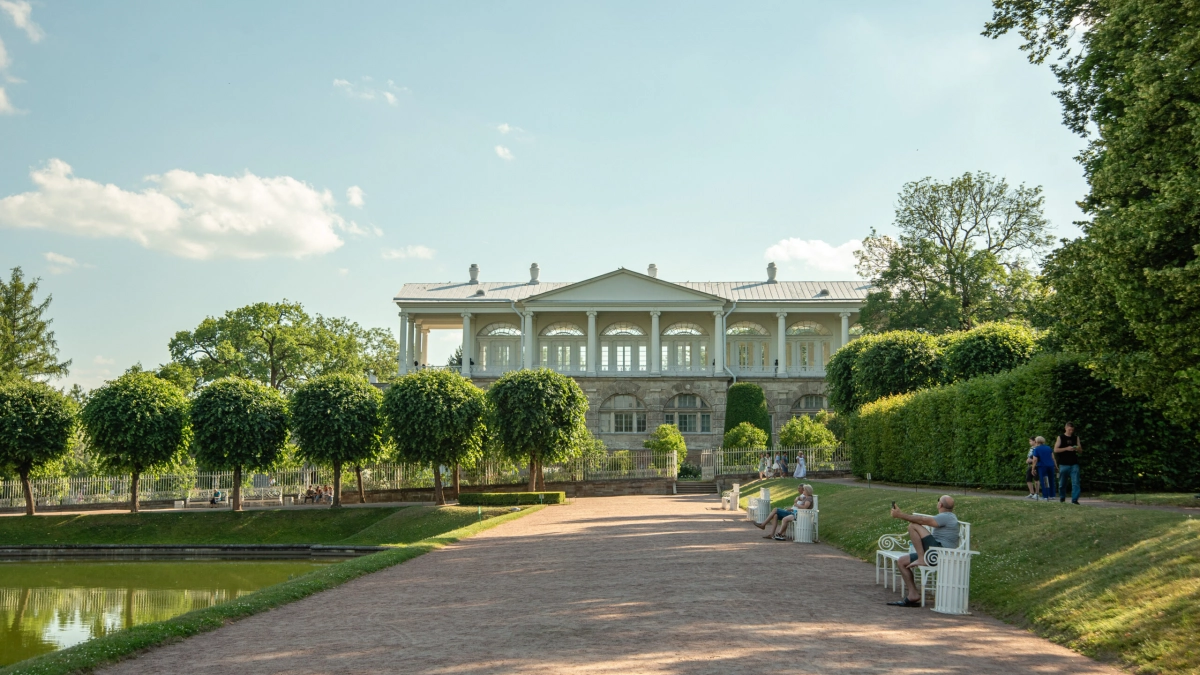 Парки ЮНЕСКО, «Пушкинская карта» и бесплатные часы: «Царское Село» встречает лето без повышения цен - tvspb.ru