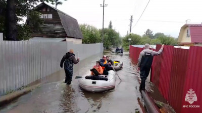 Жители четырех поселков лишились жилья после прорыва дамбы под Челябинском