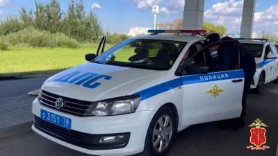 Полицейские с бронетехникой искали мигрантов-нарушителей в Петербурге