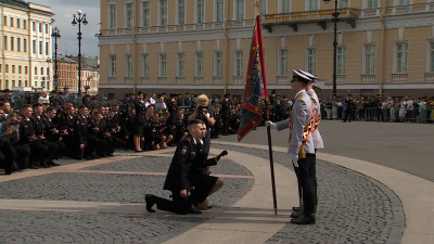 Выпускникам университета МВД России вручили дипломы на Дворцовой площади