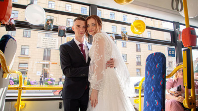 По Петербургу проехала «троллейбусная свадьба»
