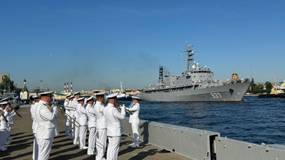 Учебный корабль ВМС Алжира прибыл в Санкт-Петербург