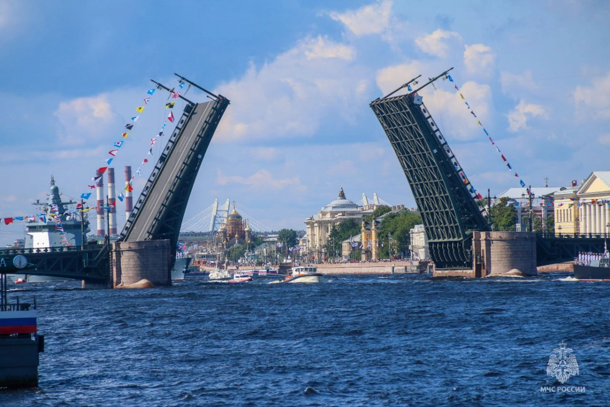 Директор ТЮЗа Светлана Лаврецова поздравила всех моряков с Днем ВМФ - tvspb.ru