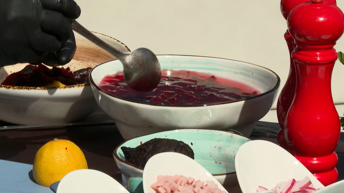 82% — со сметаной, 42% — с салом: с чем россияне предпочитают есть борщ - tvspb.ru