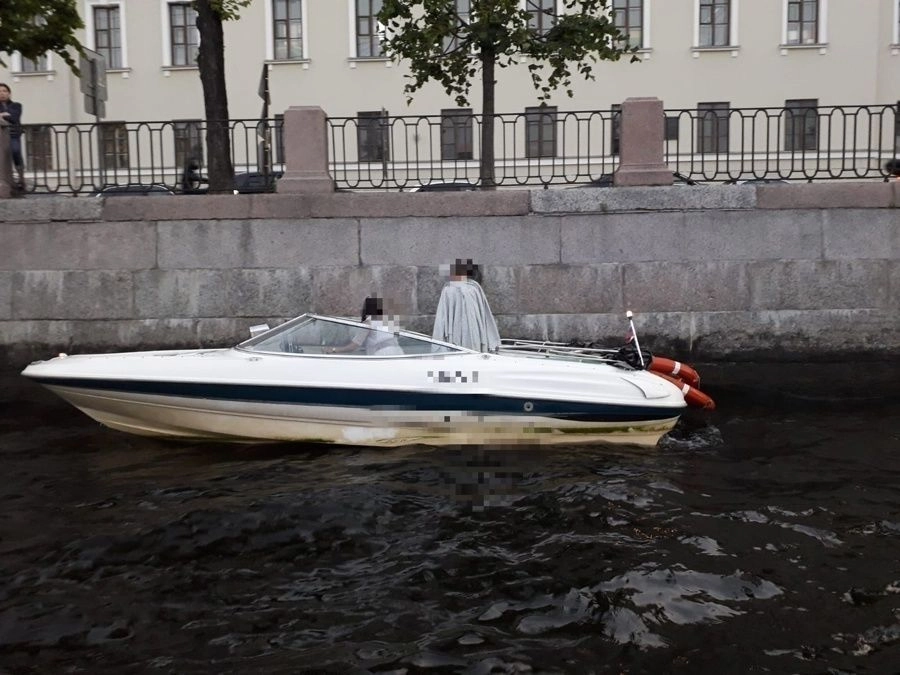 Транспортная полиция проверит столкновение теплохода с катером у входа в Зимнюю канавку - tvspb.ru