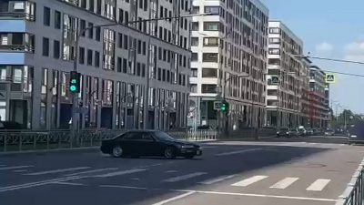 Дрифтер устроил опасный заезд на Парфеновской улице