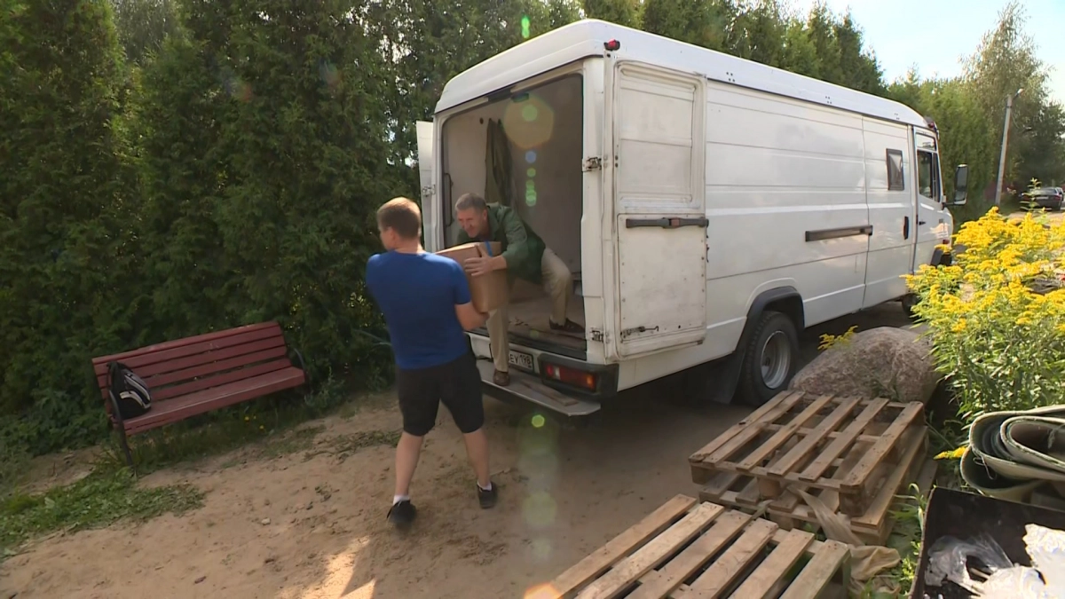 В общее дело включились все, в том числе представители культуры и искусства, которые не только передают гуманитарные грузы пострадавшим и бойцам, но с оружием в руках защищают русскую землю от врага - tvspb.ru