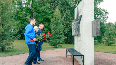 Губернатор Санкт-Петербурга Александр Беглов: На Пулковских высотах установили закладной камень на месте будущего мемориального комплекса, посвященного Битве за Ленинград