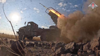 Расчеты РСЗО «Град» уничтожают боевую технику и живую силу ВСУ