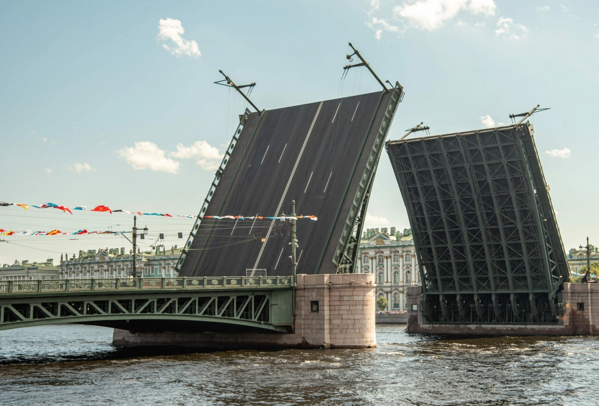 Петербургские мосты во время навигации в этом году развели более двух тысяч раз: лидером стал Дворцовый - tvspb.ru