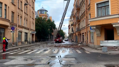 Губернатор Санкт-Петербурга Александр Беглов: Регулярно принимаю доклад по ситуации с обрушившимися конструкциями дома на Большой Зелениной