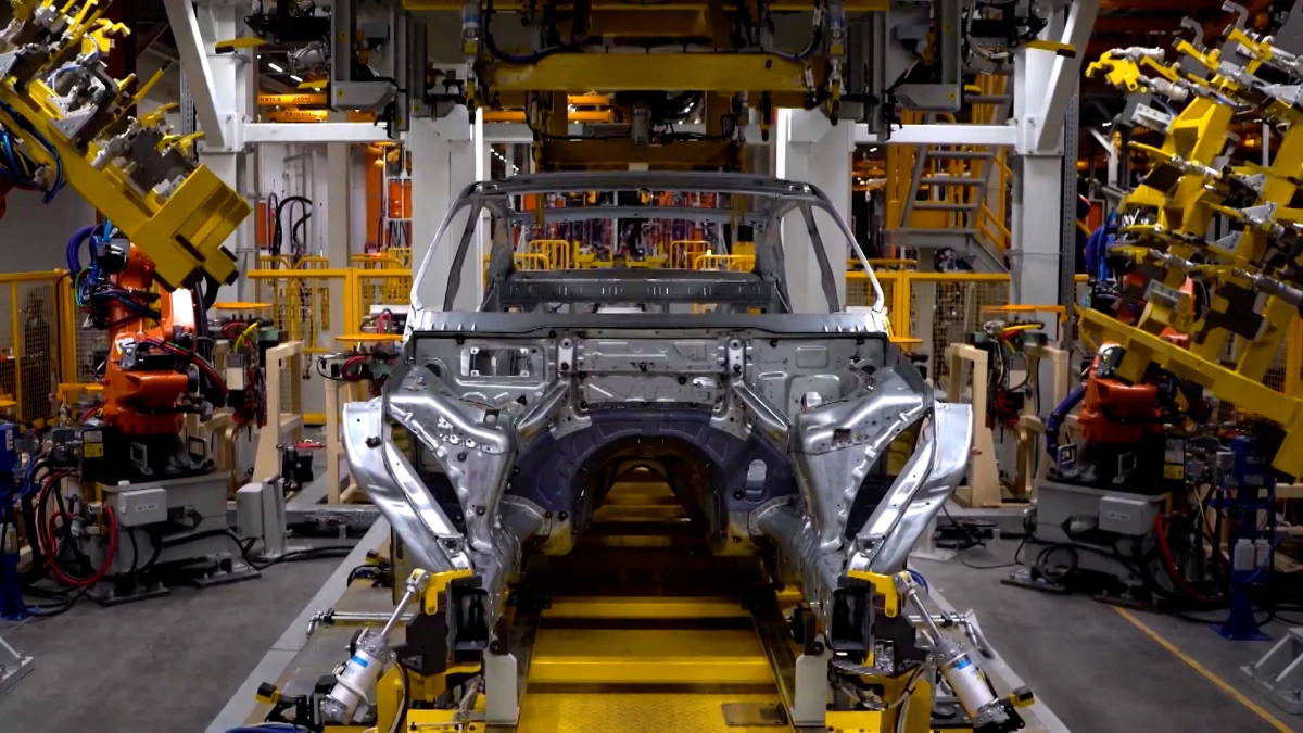 Выпуск легковых автомобилей в РФ в 2024 году вырос на 38% - tvspb.ru