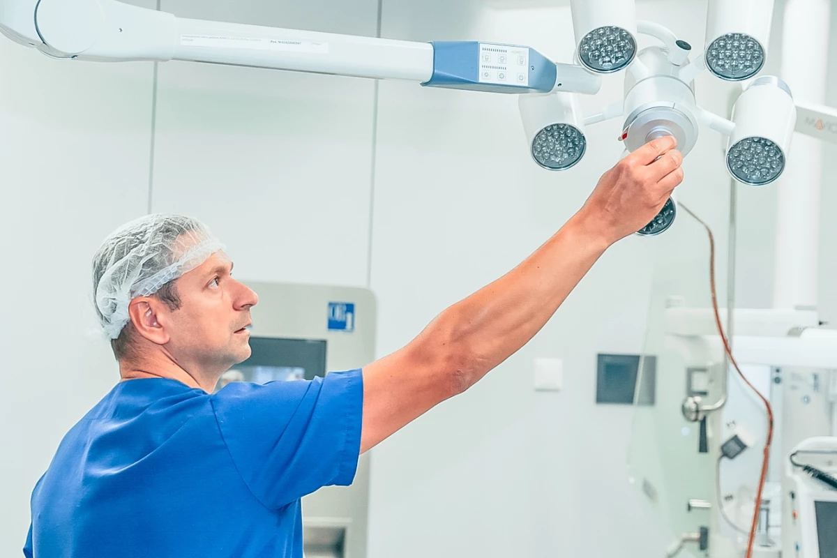 Россиянам рассказали, какие сложные операции доступны по полису ОМС - tvspb.ru