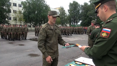 Более 100 военнослужащих прошли курс подготовки и стали лейтенантами