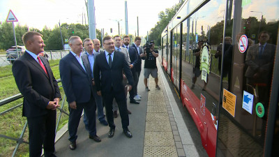 Губернатор Санкт-Петербурга Александр Беглов представил министру транспорта обновленную Стрельнинскую трамвайную линию