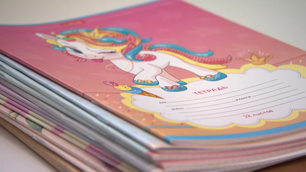 Именной крючок или шкаф для одежды: как организовано хранение вещей в петербургских школах - tvspb.ru