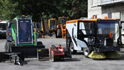 В Петербурге провели испытания инновационной экотехники для уборки улиц города