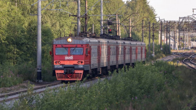 По выходным между Петербургом и Ораниенбаумом будет курсировать больше электричек