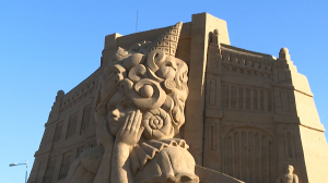 Монументальная хрупкость: фестиваль песчаных скульптур в парке 300-летия Петербурга