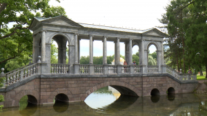 Мы с тобой — два берега: самые романтичные мосты в пригородах Петербурга