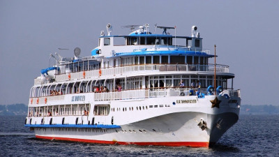 Следовавший с Валаама в Петербург теплоход сел на мель на Ладоге