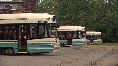 В Петербурге прошла первая экскурсионная поездка для маломобильных граждан на трамвае «Достоевский»