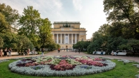 В Петербурге покажут спектакль «Живые и мертвые. Солдатами не рождаются»