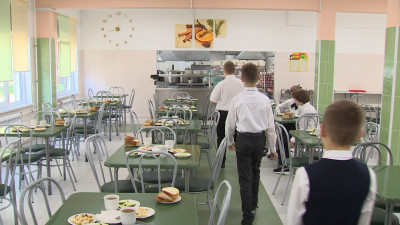 В петербургской школе обновили столовую по проекту выпускницы