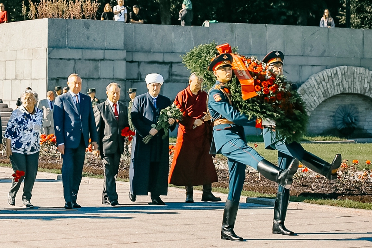 Петербург чтит память жертв блокады - tvspb.ru