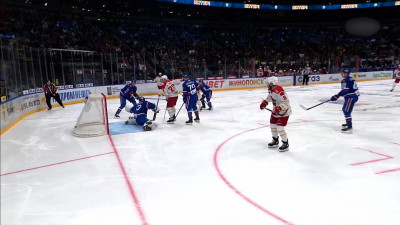 Нападающий СКА Евгений Кузнецов начал тренировки в зале после травмы