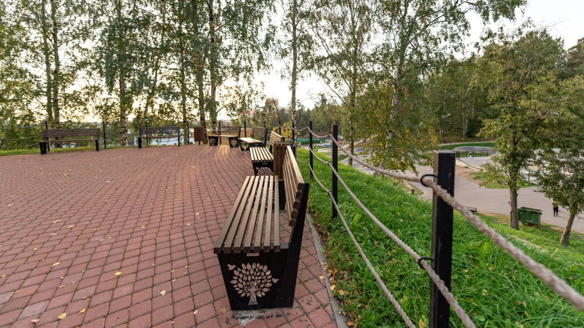 В центре Петербурга на скамейке прохожие нашли тело женщины - tvspb.ru