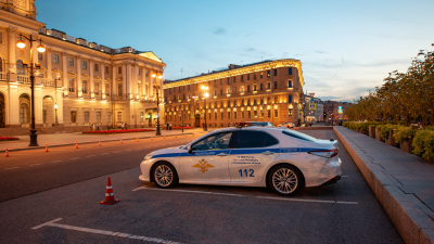 Трое неизвестных порезали мужчину розочкой в Центральном районе