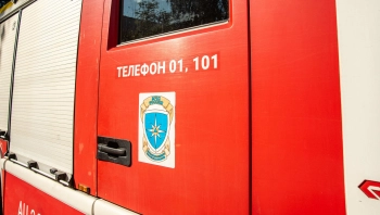 Мужчину и женщину спасли из горящей квартиры на Долгоозерной улице