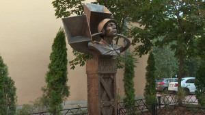 Памятник «Слепой слухач — защитник блокадного Ленинграда»