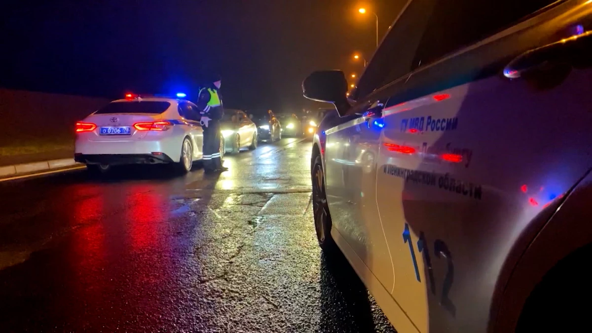 В Петербурге инспекторы ДПС задержали водителя с килограммом наркотиков в «Москвиче» - tvspb.ru