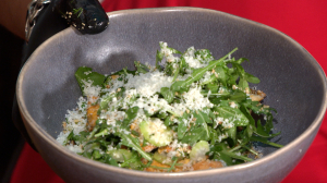 Буйство красок и пользы: осенний салат с лисичками